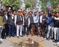 UP: शहीदों की प्रतिमाएं तोड़ने के बाद शाहजहांपुर में दूसरे दिन भी उबाल, प्रदर्शन-नारेबाजी