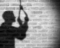 Moradabad : अध्यापक ने की फांसी लगाकर आत्महत्या, शव लटका देख निकलीं पत्नी की चीखें