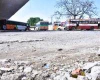 Moradabad: डिपो की खस्ताहाल सड़क हल्की बारिश में ही हुई जलमग्न