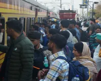 Bareilly : होली का अवकाश शुरू होते ही ट्रेनों में भीड़ उमड़ी, सीट मिलना हुआ मुश्किल