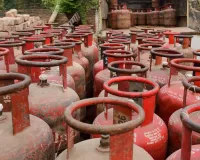  कानपुर : गैस एजेंसियों पर लंबी- लंबी कतारें, कई होटल व रेस्टोरेंट में ताले 