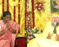 वृंदावन पहुंची राष्ट्रपति मुर्मू,  दर्शन-पूजन के बाद संत प्रेमानंद महाराज से की मुलाकात, आध्यात्मिक चर्चा में लिया भाग 