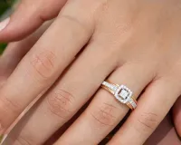 हाथ की उंगलियों में पहनी जाने वाली खूबसूरत अंगूठियां