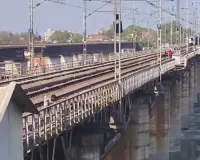  लखनऊ-कानपुर के बीच MEMU ट्रेनें बंद :  42 दिन के मेगा ट्रैफिक ब्लॉक से यात्री परेशान, जानें वजह 
