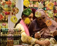 ईद की बाजारों में रौनक:  डिजाइनर टोपियों और सेवइयों से पटा बाजार, जुटे खरीदार