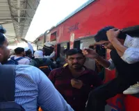 होली के बाद वापसी बनी चुनौती:  रेलवे स्टेशनों पर उमड़ी भीड़, ट्रेनो में जगह नहीं 