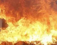 प्रसिद्ध अलोपशंकर मंदिर परिसर के बाहर दुकान में आग,  लाखों का सामान जलकर खाक, मौके पर मौजूद प्रशासन  