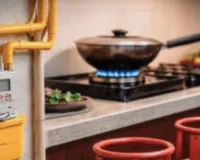 सिलेंडर की मारामारी :  कानपुर वासियों के बीच बढ़ी PNG डिमांड, रोजाना 10 से 12 आवेदन कर रहे शहरवासी