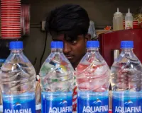 भारत में बोतलबंद पानी पीना होगा महंगा,  तेल गैस के बाद अब पैक्ड ड्रिंकिंग वॉटर पर असर, जानिए वजह  