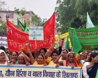 काशी की सड़कों पर ग्रामीण महिलाएं:  हिंसा के खिलाफ उठायी आवाज, शराब की बिक्री पर पूर्ण प्रतिबंध की मांग 