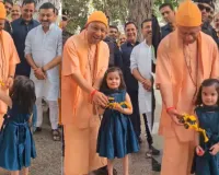 बच्ची के हाथ में बुलडोजर देख हंस पड़े सीएम योगी, सोशल मीडिया पर वायरल हुई कानपुर की यशस्विनी 