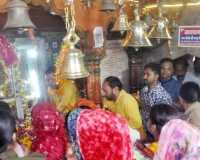 शीतला अष्टमी पर मंदिरों में आस्था की भीड़:  महिलाओं ने चढ़ाया बसौड़ा भोग, परिवार की सुख-समृद्धि की कामना