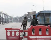 नमाज से पहले लाल चौक में कड़ी सुरक्षा:  खामेनेई की मौत के बाद घाटी में तनाव, विरोध प्रदर्शनों के मद्देनजर सख्त प्रतिबंध लागू 