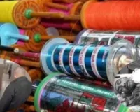 लखनऊ में मांझे से युवक का गला-चेहरा कटा:  पत्नी का पैर टूटा, बेटी घायल; राहगीरों ने पहुंचाया अस्पताल