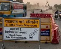  अलीगढ़ में मंदिर कमेटी और पुलिस आमने-सामने:  नए रूट से शोभायात्रा निकालने पर अड़े, नहीं मिली मंजूरी