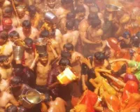 मथुरा में उमड़ा हजारों का सैलाब:  दाऊजी के आंगन में बरसा गोपी-प्रेम, जानिए बलदेव के ऐतिहासिक हुरंगा की खासियत