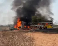 कर्नाटक में दर्दनाक हादसा : टक्कर के बाद कार और बस में लगी भीषण आग, छह लोग जिंदा जले