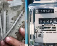 Bareilly : पैसे देने के बाद भी नहीं लगे बिजली मीटर