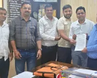 Moradabaad : निजी विद्यालयों पर कार्रवाई की मांग, अभिभावकों ने सौंपा ज्ञापन