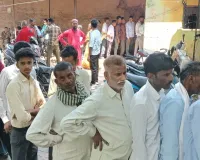 पीलीभीत: स्मार्ट मीटर का पोर्टल बदहाल...नहीं खुल रहे  बिल,उपभोक्ता परेशान, दफ्तरों में लगी कतार