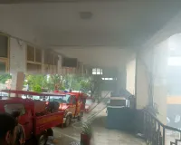 UP: विकास भवन में मनरेगा कार्यालय से निकलीं आग की लपटे, दमकल ने किया काबू 