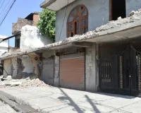 Bareilly: बुलडोजर का वार...फूट रहा अपनों का गुबार, माननीयों की चुप्पी पर भी भड़के लोग