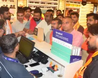 UP:बरेली-मुरादाबाद पहुंची लैंस कार्ट विवाद की आंच, हिंदू संगठनों ने कंपनी के शोरूमों पर किया हंगामा