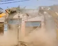 वाराणसी : लहरतारा-बौलिया मार्ग ध्वस्तीकरण की कार्रवाई शुरू, मौके पर कई थानों की फोर्स तैनात