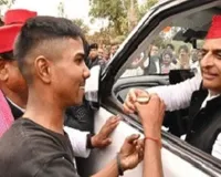 फतेहपुर : अखिलेश के चाय पीने से चर्चा में आई दुकान पर बड़ी कार्रवाई, खाद्य सुरक्षा अधिकारियों ने जांच कर भरे नमूने 