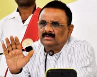  वाराणसी : बेटी... सड़क पर नहीं, गाड़ी में डालो कूड़ा, सड़क पर कचरा फेंकते देख महापौर ने दी नसीहत 