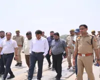 बाराबंकी : समाधान दिवस निपटाकर पीपा पुल पहुंचे डीएम, व्यवस्थाओं का लिया जायजा, अधिकारियों को दिए दिशा-निर्देश