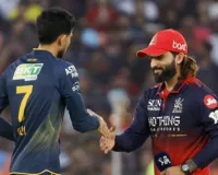 आईपीएल 2026 : आरसीबी के खिलाफ गुजरात टाइटंस ने टॉस जीतकर पहले गेंदबाजी करने का किया फैसला 