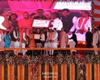 खीरी के चंदनचौकी पहुंचे मुख्यमंत्री सीएम योगी : कई परियोजनाओं का किया लोकार्पण व शिलान्यास, लाभार्थियों को सौंपी मकानों की चाबियां