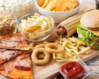 Moradabad: शराब से ज्यादा खतरनाक साबित हो रहा फास्ट फूड, युवाओं के लिए साइलेंट खतरा