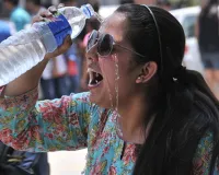 Moradabad:दिन में सूख रहा गला, रात को सता रही गर्म हवा, लू के थपेड़ों ने किया परेशान