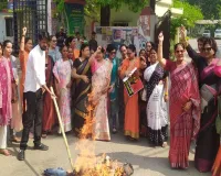 UP:जन आक्रोश महिला सम्मेलन में विपक्ष पर तीखे हमले, पदयात्रा निकाल पुतला फूंका
