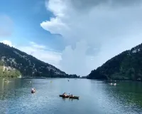 Uttrakhand: नैनी झील में कूदे युवक को नाव चालकों ने बचाया...बीमारी से था परेशान