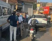 Noida News: दो स्कूल बस आपस में टकराई, सात बच्चे और चालक घायल 