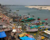 Varanasi News: गंगा में नियम तोड़कर नौका संचालन पर छह नाविकों पर केस, तीन नावें सीज 