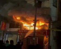 Varanasi News: होटल में लगी भीषण आग, पांच झुलसे