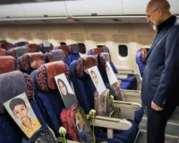 मिनाब के 168 शहीद बच्चों की निशानियां लेकर इस्लामाबाद पहुंचा ईरान! विमान की सीटों पर रखे खून से सने बैग और जूते, दुनिया हैरान