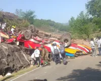 जम्मू-कश्मीर में दिल दहला देने वाला हादसा: रामनगर के कानोटे गांव में पहाड़ी से गिरी बस, 7 की मौत, कई घायल