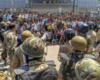 नोएडा में आंदोलन पर सियासी संग्राम तेज, सपा नेताओं को हाउस अरेस्ट, माकपा प्रतिनिधिमंडल भी रोका गया 