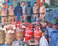 Uttrakhand: रामनगर में अवैध गैस रिफिलिंग का भंडाफोड़, दो को किया गिरफ्तार