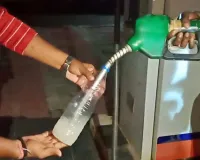 Moradabad: कैन-बोतल में पेट्रोल-डीजल देने वाले पेट्रोल पंप संचालक निशाने पर