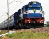 लखनऊ रूट पर 10 घंटे तक देरी से चल रहीं ट्रेनें,  तकनीकी कार्यों और मेगा ब्लॉक का असर