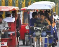 लखनऊ में जाम की समस्या का कारण बने ई-रिक्शा, कागजाें तक सिमटकर रह गई जोन व्यवस्था 