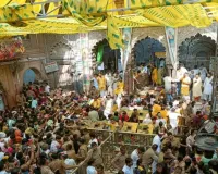 अक्षय तृतीया पर मथुरा में उमड़ा श्रद्धालुओं का सैलाब,  बांकेबिहारी के दुर्लभ 'चरण दर्शन' के लिए भक्तों की लंबी कतार