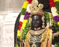रामलला ने धारण किए स्वर्ण आभूषण,  गर्भगृह में फूलों-फलों की लड़ियाँ और लगा 56 भोग
