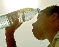 बढ़े तापमान में रखे स्वास्थ्य का ख्याल,  हीट स्ट्रोक से बचाव के लिए पिएं अधिक से अधिक पानी